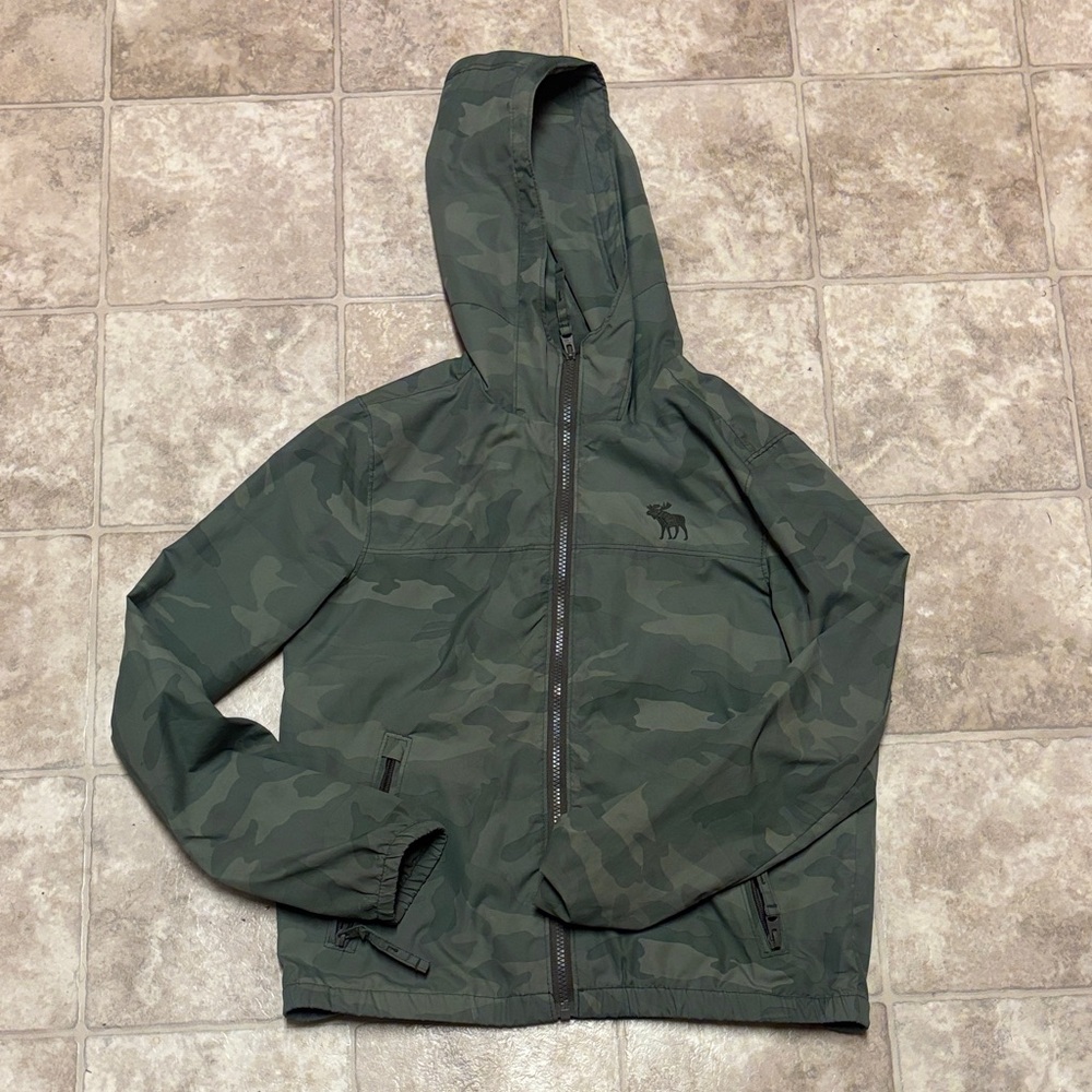 Abercrombie Kids Camo Windbreaker size 14, fits like 12